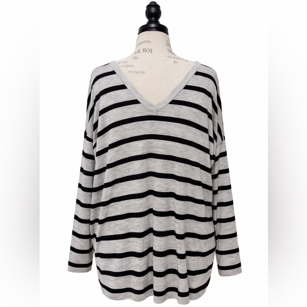EXPRESS Oversized Striped Top Small S 🖤 Double V-Neck Gray & Black Comfy Tunic